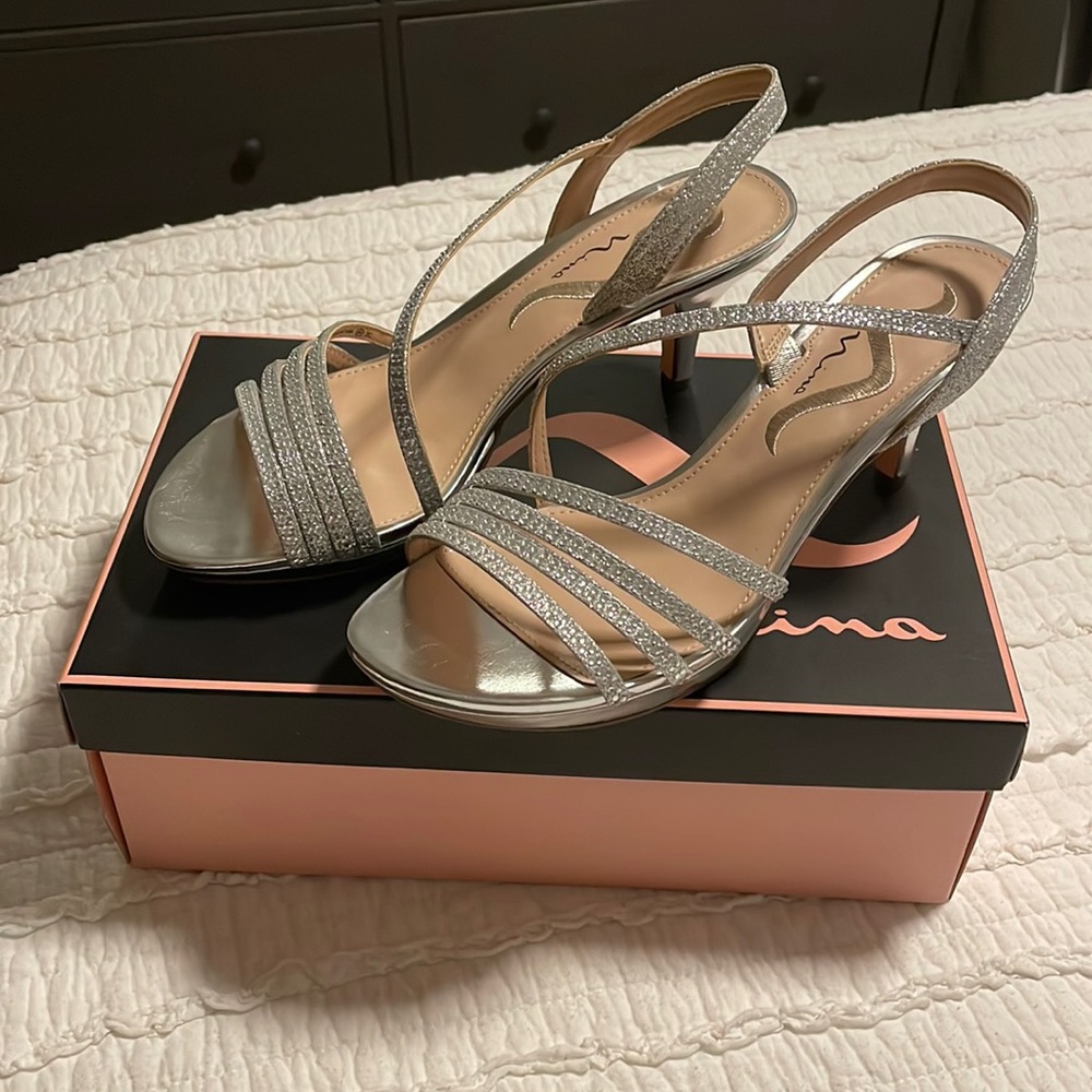 Nina Nanelle Silver Sora Glitter Heels, size 7.5